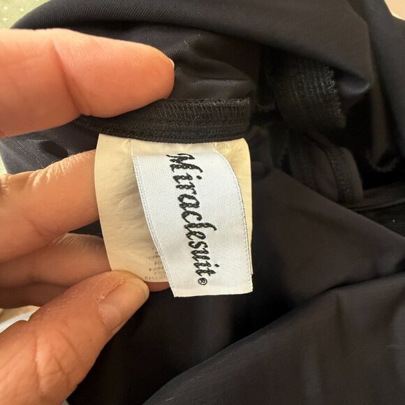 Women's ?/10 Miraclesuit Tankini Set with Short Bottoms - Picture 6 of 13